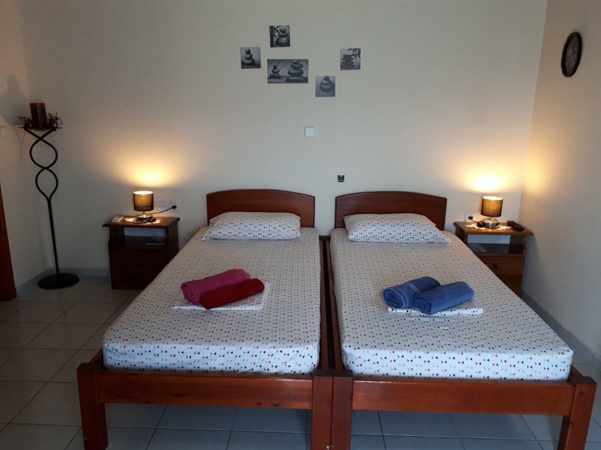 Xi Beach Galaxy Rooms מראה חיצוני תמונה